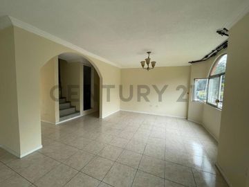 CASA EN VENTA CONJUNTO PRIVADO EN CARCELEN
