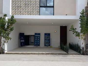 Casa en venta tipo TH con equipamiento y amenidades en Cholul