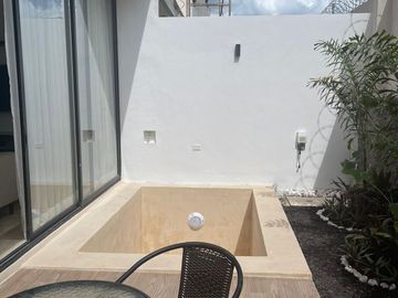 Casa en venta tipo TH con equipamiento y amenidades en Cholul