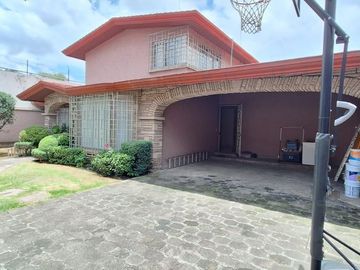 CASA EN VENTA EN RESIDENCIAL EN COLONIA CIPRES TOLUCA