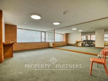 Excelente OPORTUNIDAD  !!!! Acogedor  departamento con vista despejada , 4 D  ,  sector Alto Las Condes .