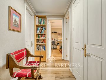 Excelente OPORTUNIDAD  !!!! Acogedor  departamento con vista despejada , 4 D  ,  sector Alto Las Condes .