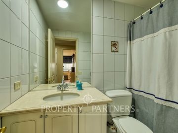Excelente OPORTUNIDAD  !!!! Acogedor  departamento con vista despejada , 4 D  ,  sector Alto Las Condes .