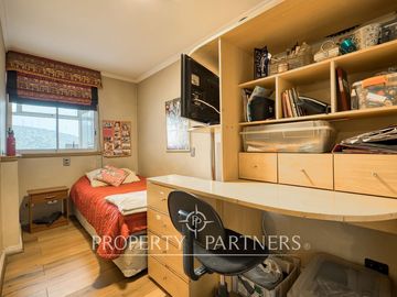 Excelente OPORTUNIDAD  !!!! Acogedor  departamento con vista despejada , 4 D  ,  sector Alto Las Condes .
