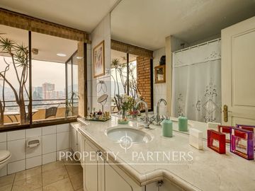 Excelente OPORTUNIDAD  !!!! Acogedor  departamento con vista despejada , 4 D  ,  sector Alto Las Condes .