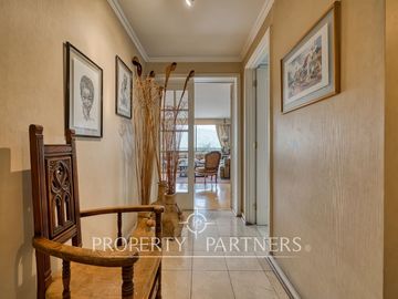 Excelente OPORTUNIDAD  !!!! Acogedor  departamento con vista despejada , 4 D  ,  sector Alto Las Condes .