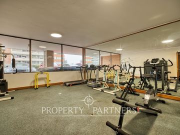 Excelente OPORTUNIDAD  !!!! Acogedor  departamento con vista despejada , 4 D  ,  sector Alto Las Condes .