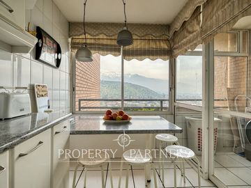 Excelente OPORTUNIDAD  !!!! Acogedor  departamento con vista despejada , 4 D  ,  sector Alto Las Condes .
