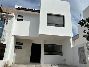 Casa Venta Pedregal de Schoenstatt Corregidora