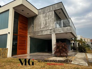 Casa en venta, 5 ambientes. Terralagos, Canning