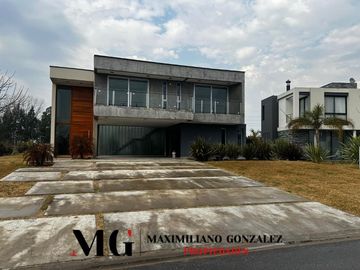 Casa en venta, 5 ambientes. Terralagos, Canning