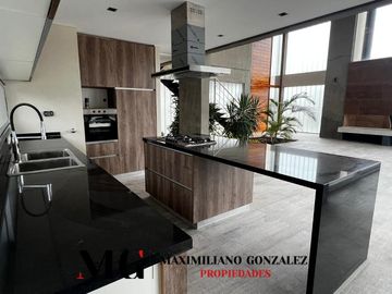 Casa en venta, 5 ambientes. Terralagos, Canning