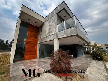 Casa en venta, 5 ambientes. Terralagos, Canning