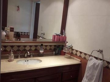Casa 4 ambientes con quincho y cochera