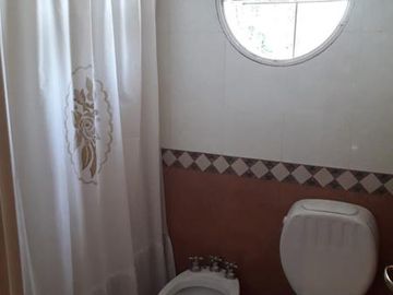Casa 4 ambientes con quincho y cochera