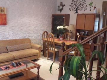 Casa 4 ambientes con quincho y cochera