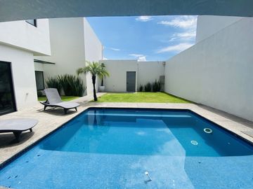 Casa en Fraccionamiento en Jardines de Delicias, Cuernavaca, Morelos CAEN-1053