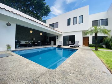 Casa en Fraccionamiento en Jardines de Delicias, Cuernavaca, Morelos CAEN-1053