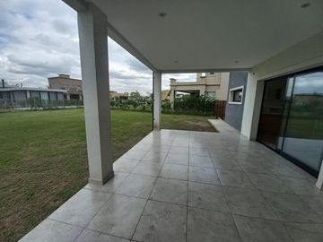 CASA A ESTRENAR EN BARRIO SAN PABLO, PILAR! EXCELENTE CALIDAD DE CONSTRUCCION!