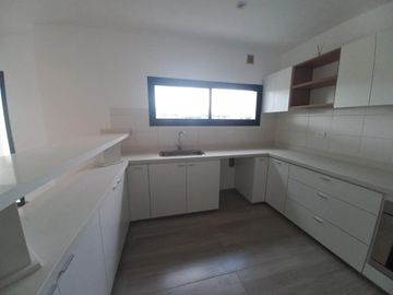 CASA A ESTRENAR EN BARRIO SAN PABLO, PILAR! EXCELENTE CALIDAD DE CONSTRUCCION!