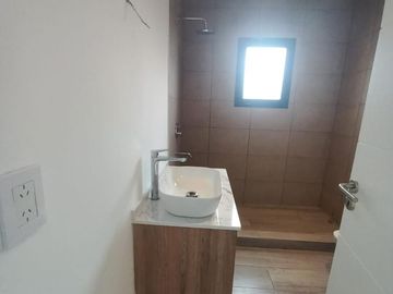 CASA A ESTRENAR EN BARRIO SAN PABLO, PILAR! EXCELENTE CALIDAD DE CONSTRUCCION!