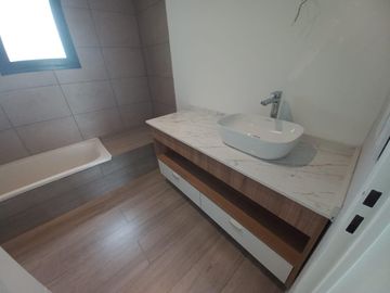 CASA A ESTRENAR EN BARRIO SAN PABLO, PILAR! EXCELENTE CALIDAD DE CONSTRUCCION!