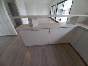 CASA A ESTRENAR EN BARRIO SAN PABLO, PILAR! EXCELENTE CALIDAD DE CONSTRUCCION!