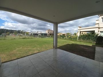 CASA A ESTRENAR EN BARRIO SAN PABLO, PILAR! EXCELENTE CALIDAD DE CONSTRUCCION!