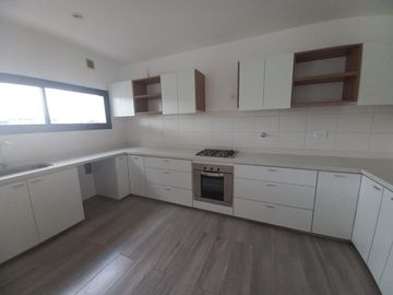 CASA A ESTRENAR EN BARRIO SAN PABLO, PILAR! EXCELENTE CALIDAD DE CONSTRUCCION!