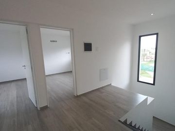 CASA A ESTRENAR EN BARRIO SAN PABLO, PILAR! EXCELENTE CALIDAD DE CONSTRUCCION!