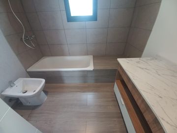 CASA A ESTRENAR EN BARRIO SAN PABLO, PILAR! EXCELENTE CALIDAD DE CONSTRUCCION!