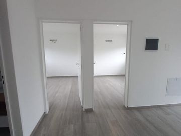 CASA A ESTRENAR EN BARRIO SAN PABLO, PILAR! EXCELENTE CALIDAD DE CONSTRUCCION!