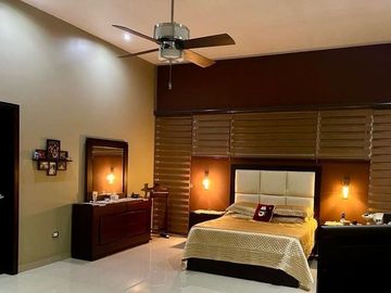 Casa en Venta en Carretera Nacional, zona Valle Alto