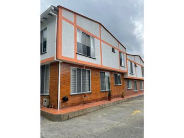 SE VENDE CASA ESQUINERA EN CONJUNTO CERRADO CIRCASIA