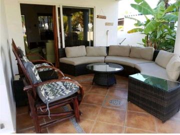 VENTA DE HERMOSA CASA EN PLAYA BLANCA, AMOBLADA, LOCALIZACIÓN PERFECTA