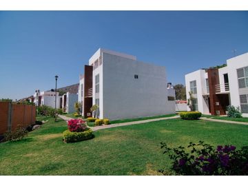 Casa en Renta en Jiutepec en Residencial con Vigilancia Alberca Jardín