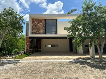 PREVENTA CASA EQUIPADA EN PRIVADA SOLUNA TEMOZON MÉRIDA