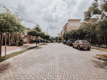 Venta Casa de Estreno en Urb. Costa Brisa, Vía a la Costa