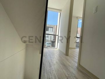 VENTA DE CASA EN CONJUNTO PRIVADO MITAD DEL MUNDO