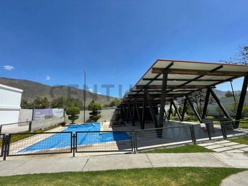 VENTA DE CASA EN CONJUNTO PRIVADO MITAD DEL MUNDO