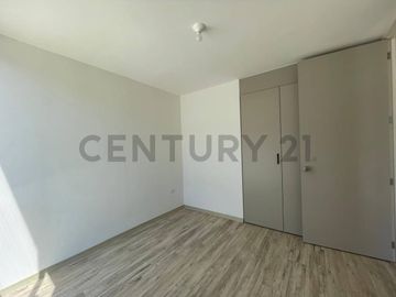 VENTA DE CASA EN CONJUNTO PRIVADO MITAD DEL MUNDO