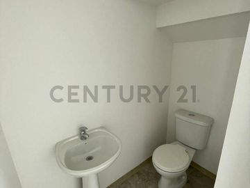 VENTA DE CASA EN CONJUNTO PRIVADO MITAD DEL MUNDO