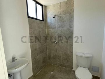 VENTA DE CASA EN CONJUNTO PRIVADO MITAD DEL MUNDO