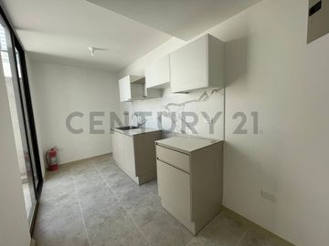 VENTA DE CASA EN CONJUNTO PRIVADO MITAD DEL MUNDO
