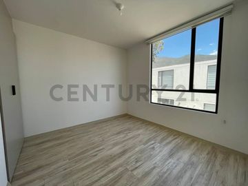 VENTA DE CASA EN CONJUNTO PRIVADO MITAD DEL MUNDO