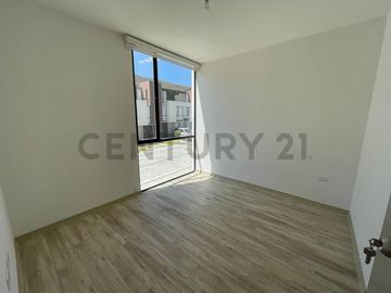 VENTA DE CASA EN CONJUNTO PRIVADO MITAD DEL MUNDO