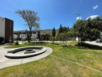 VENTA DE CASA EN CONJUNTO PRIVADO MITAD DEL MUNDO