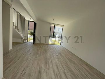 VENTA DE CASA EN CONJUNTO PRIVADO MITAD DEL MUNDO
