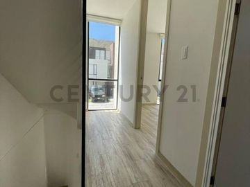 VENTA DE CASA EN CONJUNTO PRIVADO MITAD DEL MUNDO