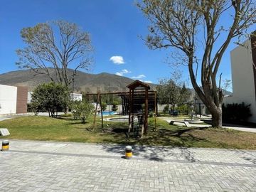 VENTA DE CASA EN CONJUNTO PRIVADO MITAD DEL MUNDO